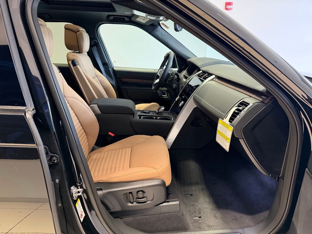 2025 Land Rover Discovery Dynamic SE - Photo 16