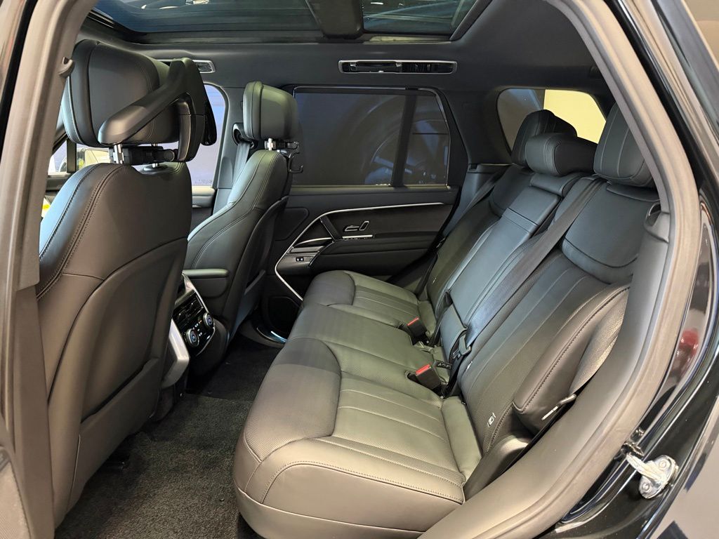 2025 Land Rover Range Rover SE - Photo 9