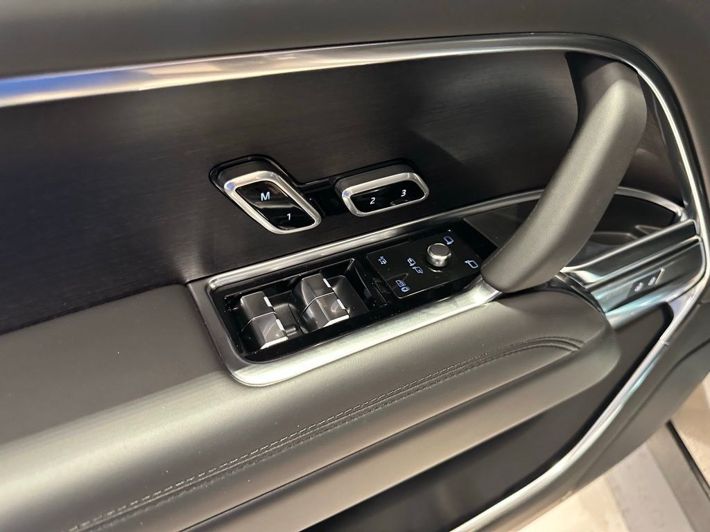 2025 Land Rover Range Rover SE - Photo 29