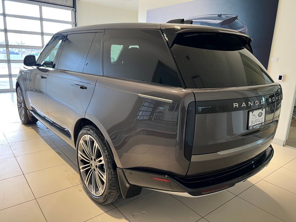 2025 Land Rover Range Rover SE photo 2