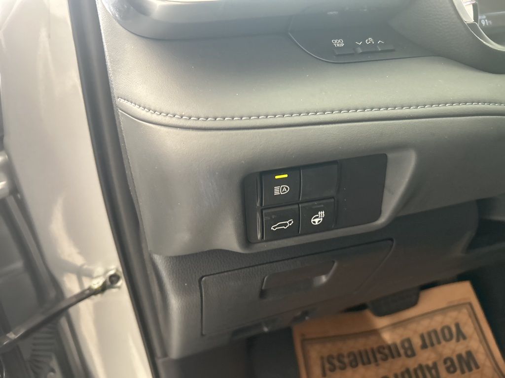 2022 Toyota Highlander Limited photo 4