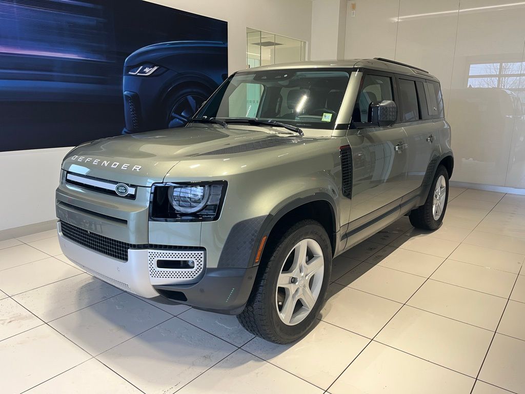2022 Land Rover Defender SE's photo