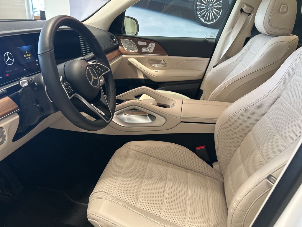2025 Mercedes Benz GLE 450 4MATIC photo 4