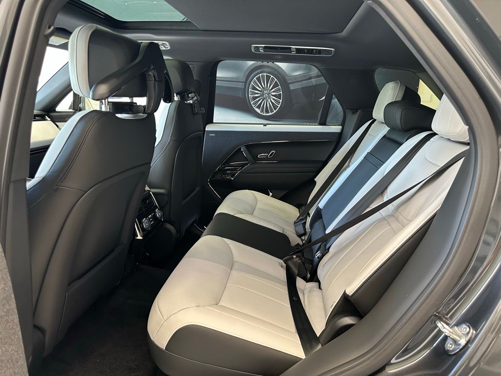 2025 Land Rover Range Rover Sport Dynamic SE - Photo 12