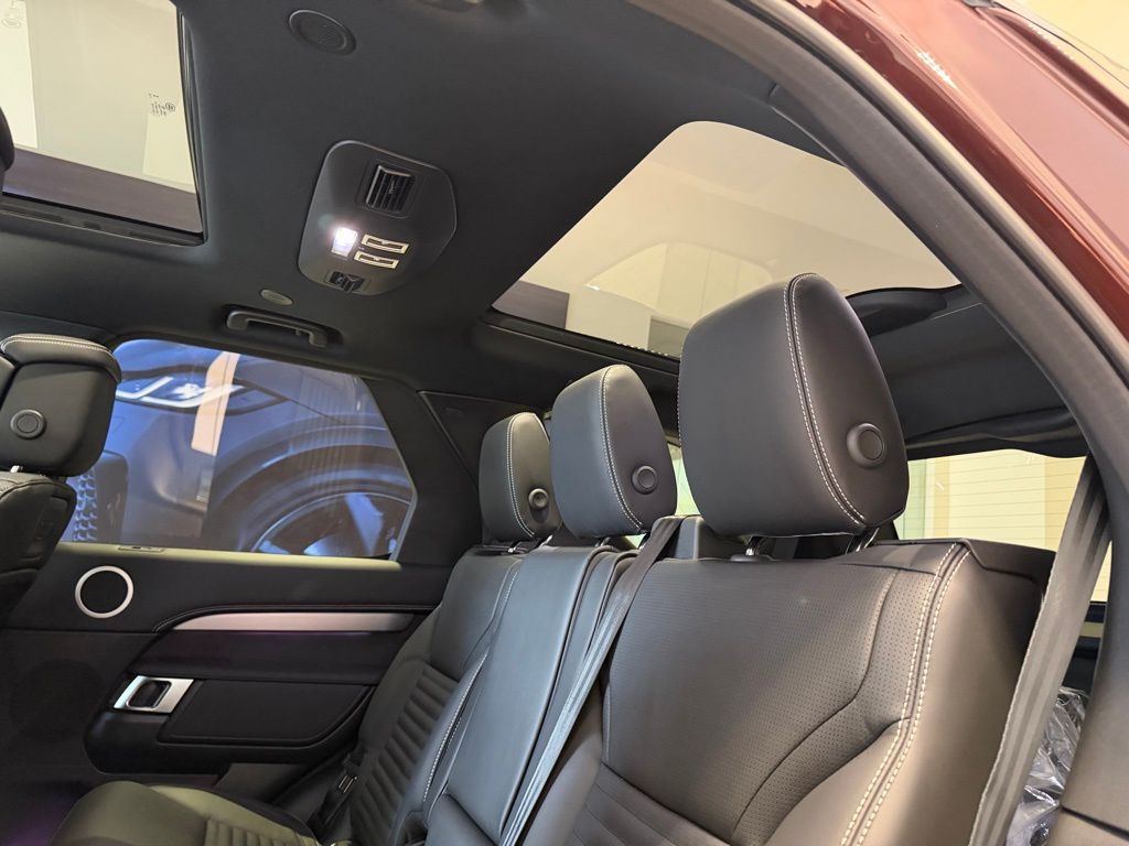2026 Land Rover Discovery Gemini Edition - Photo 11