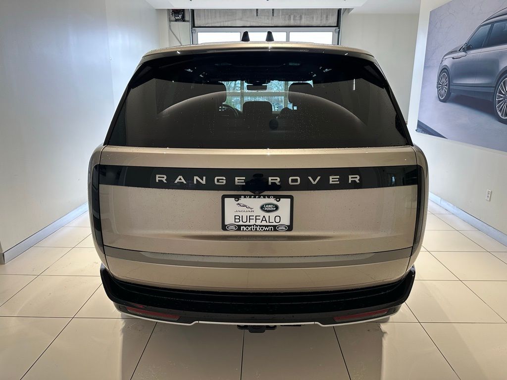 2025 Land Rover Range Rover SE photo 3