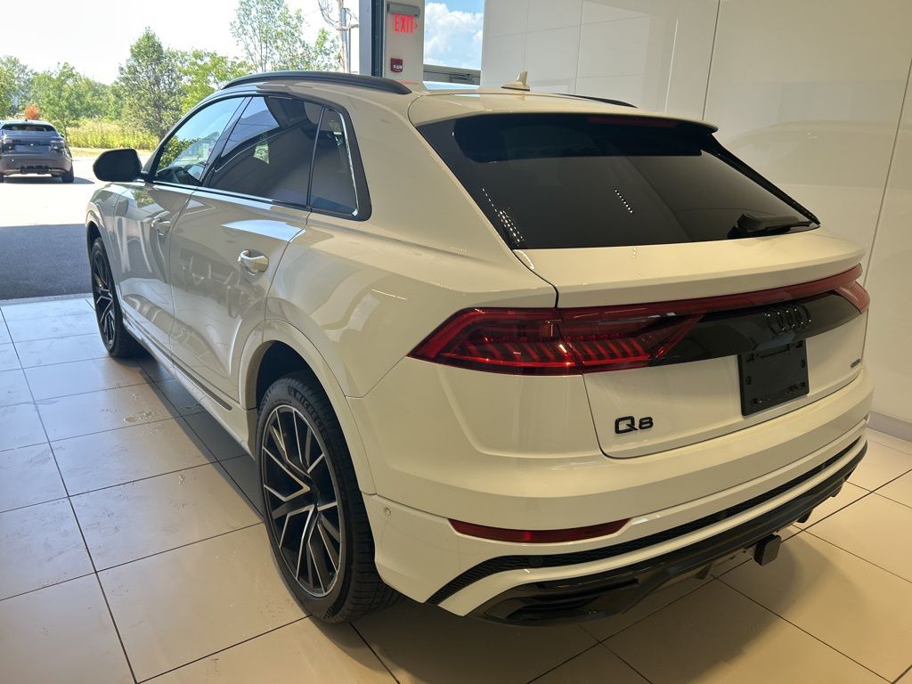 2022 Audi Q8 55 Prestige photo 2