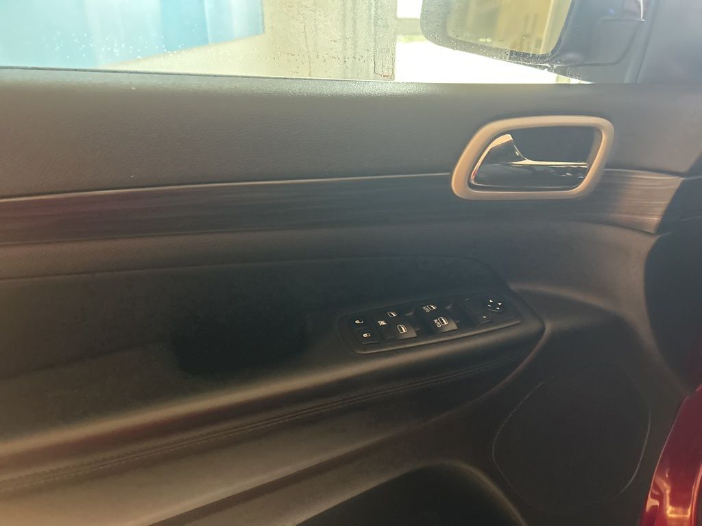 2021 Jeep Grand Cherokee Laredo E photo 3