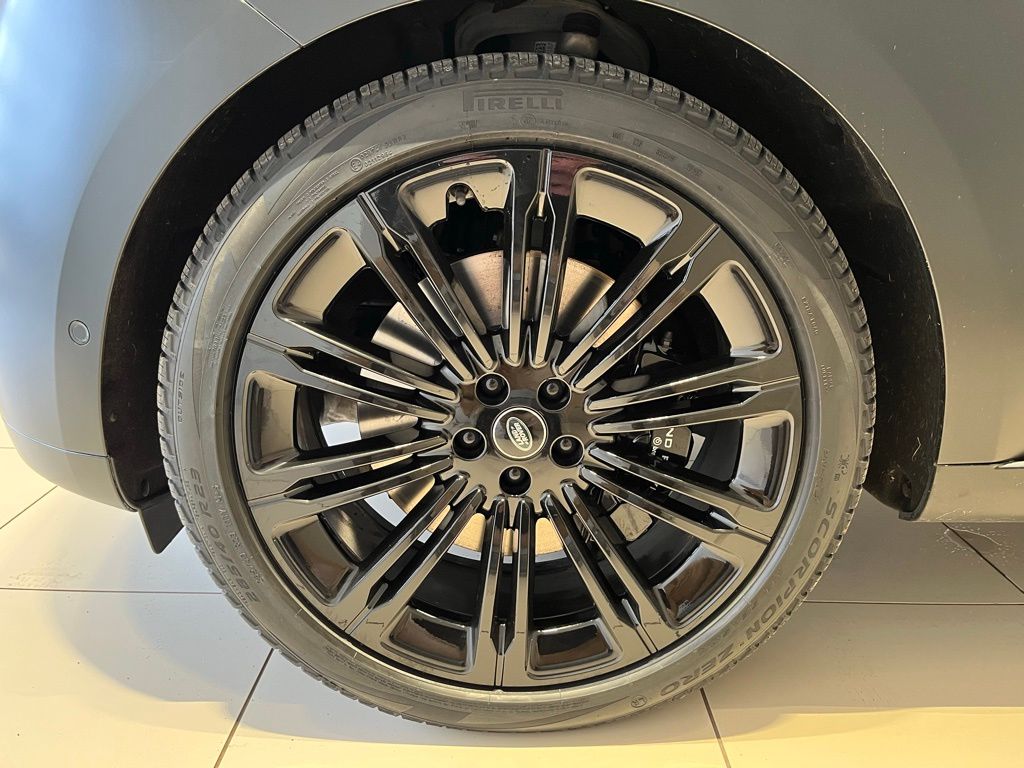 2025 Land Rover Range Rover SE - Photo 12