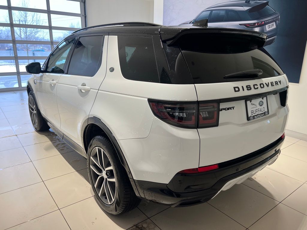 2025 Land Rover Discovery Sport Dynamic SE photo 2