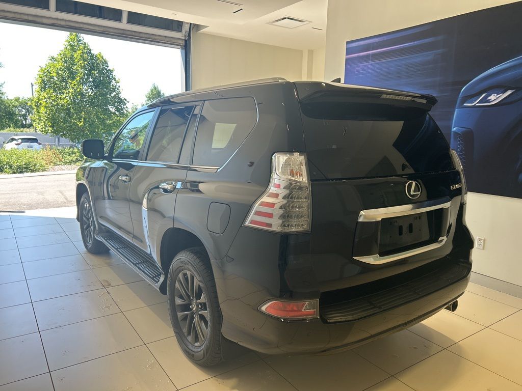2021 Lexus GX 460 photo 2