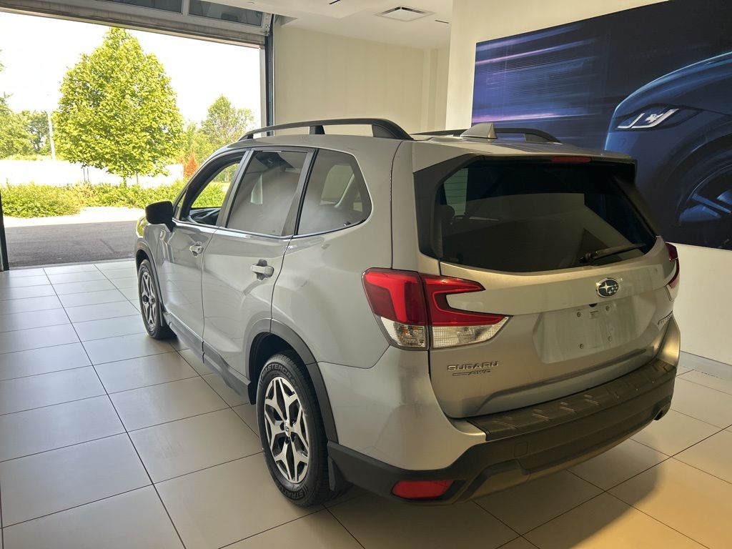 2020 Subaru Forester Premium photo 2