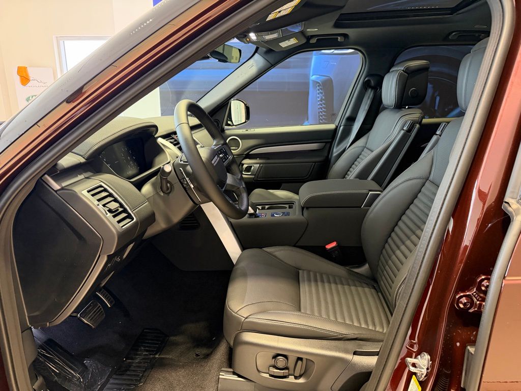 2026 Land Rover Discovery Gemini Edition - Photo 8