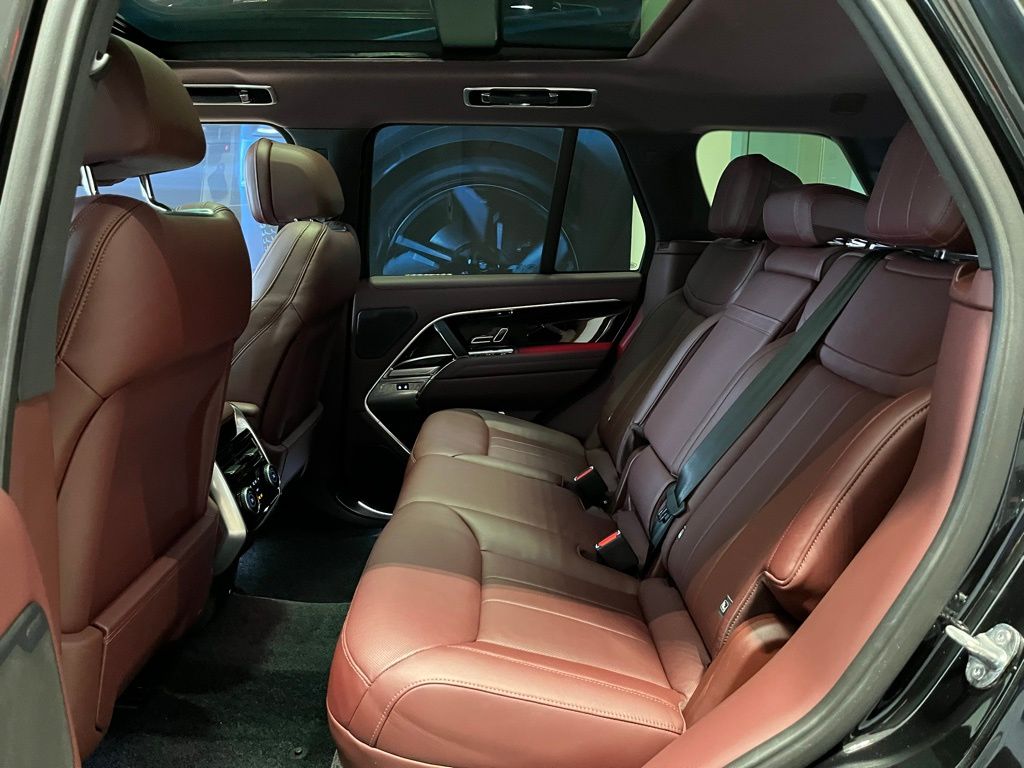 2025 Land Rover Range Rover SE - Photo 20