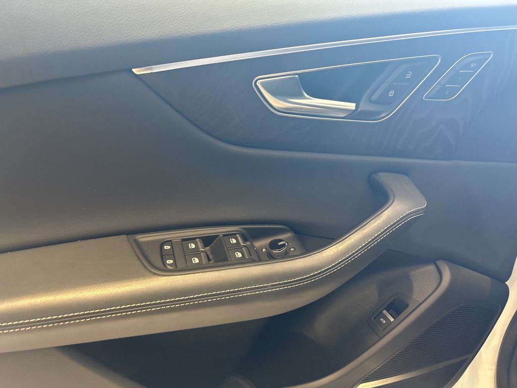 2022 Audi Q8 55 Prestige photo 3