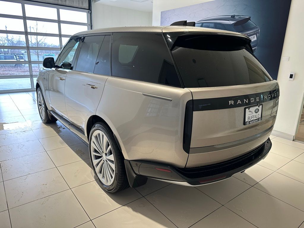 2025 Land Rover Range Rover SE photo 2