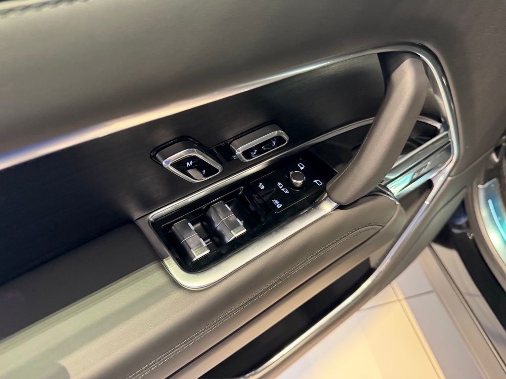 2025 Land Rover Range Rover SE - Photo 22
