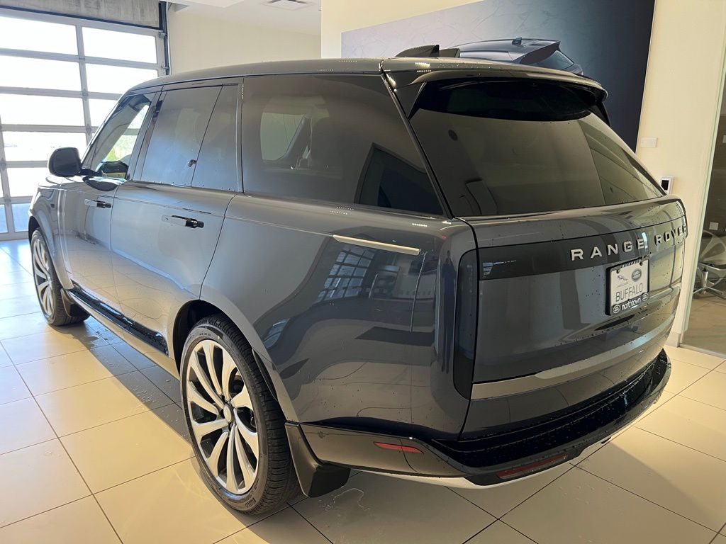 2025 Land Rover Range Rover SE photo 2