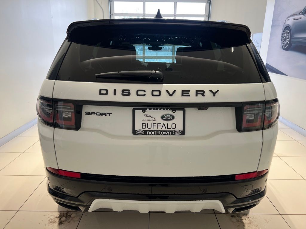 2025 Land Rover Discovery Sport Dynamic SE photo 3
