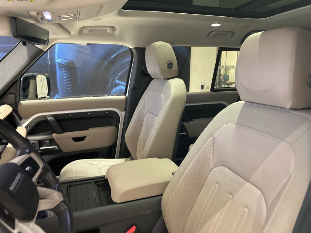 2020 Land Rover Defender 110 S photo 2