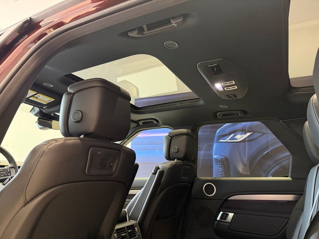 2026 Land Rover Discovery Gemini Edition - Photo 10