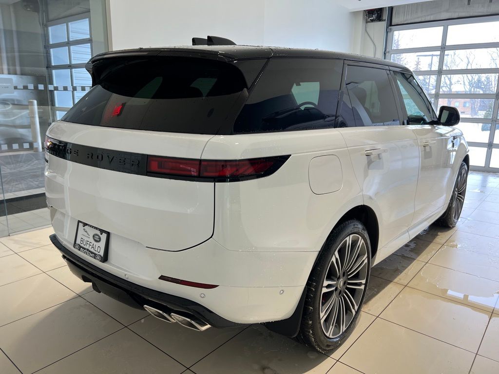 2025 Land Rover Range Rover Sport SE photo 4
