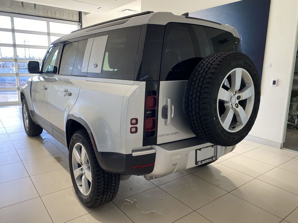 2024 Land Rover Defender 110 S photo 2