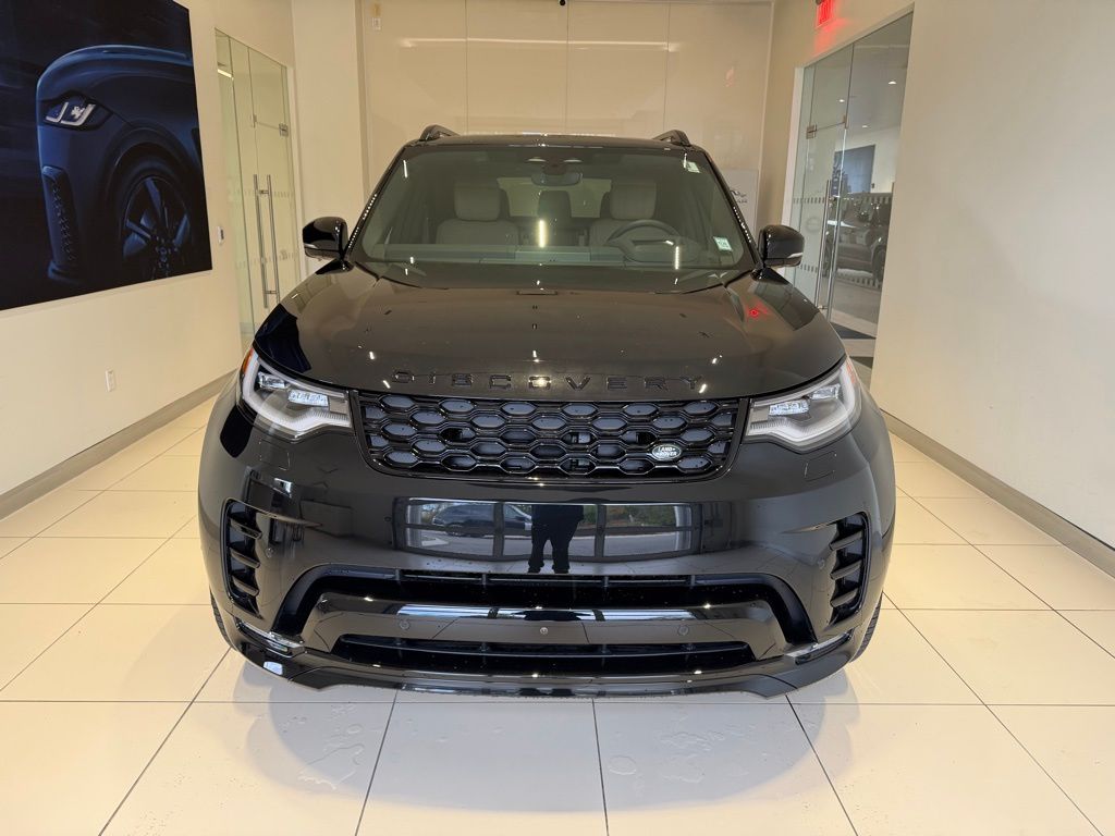 New 2025 Land Rover Discovery Dynamic SE SUV