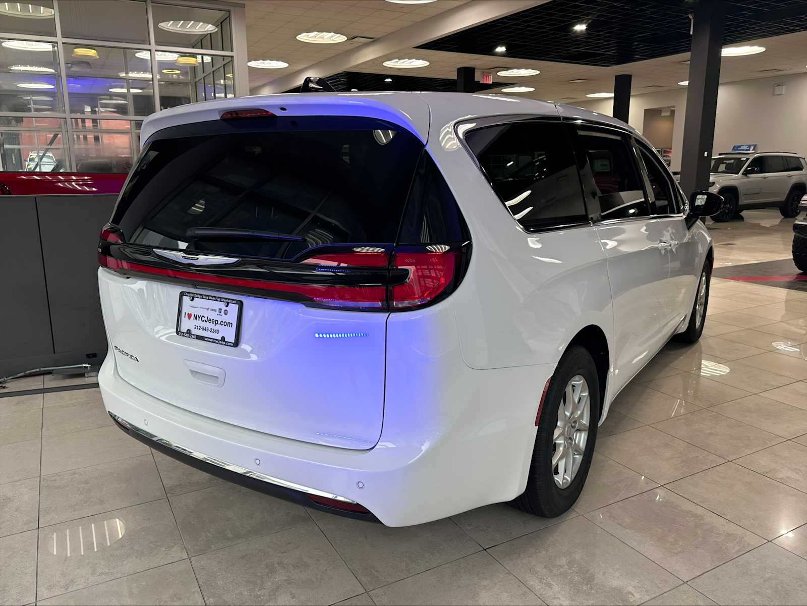 2025 Chrysler Pacifica photo 3
