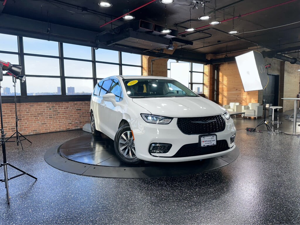 Used 2022 Chrysler Pacifica Hybrid Touring L FWD