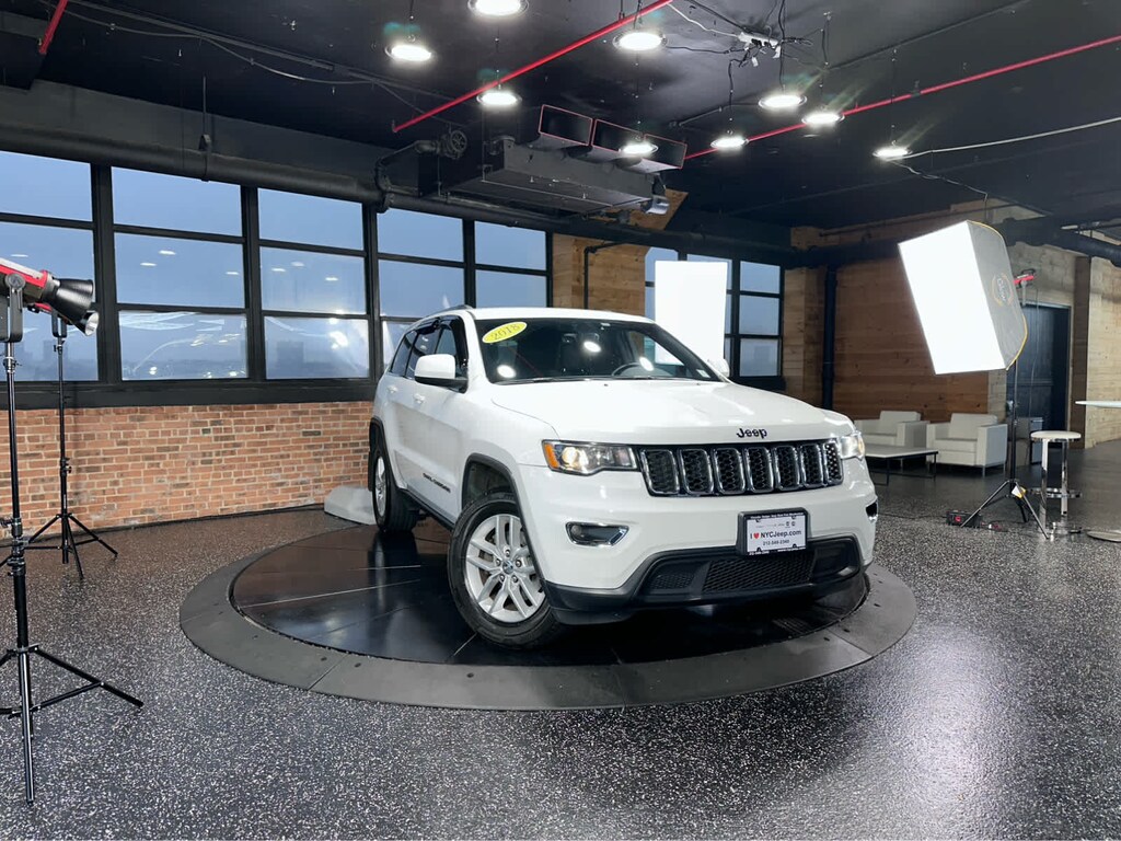 Used 2018 Jeep Grand Cherokee Laredo E 4x4