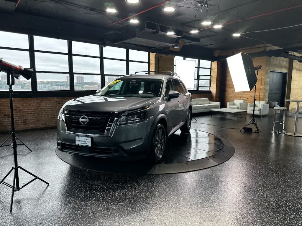 Used 2022 Nissan Pathfinder SV 4WD