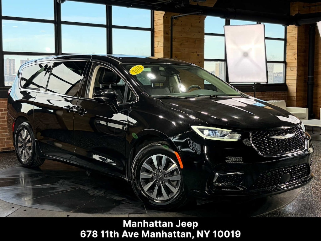 Used 2024 Chrysler Pacifica Hybrid Select FWD