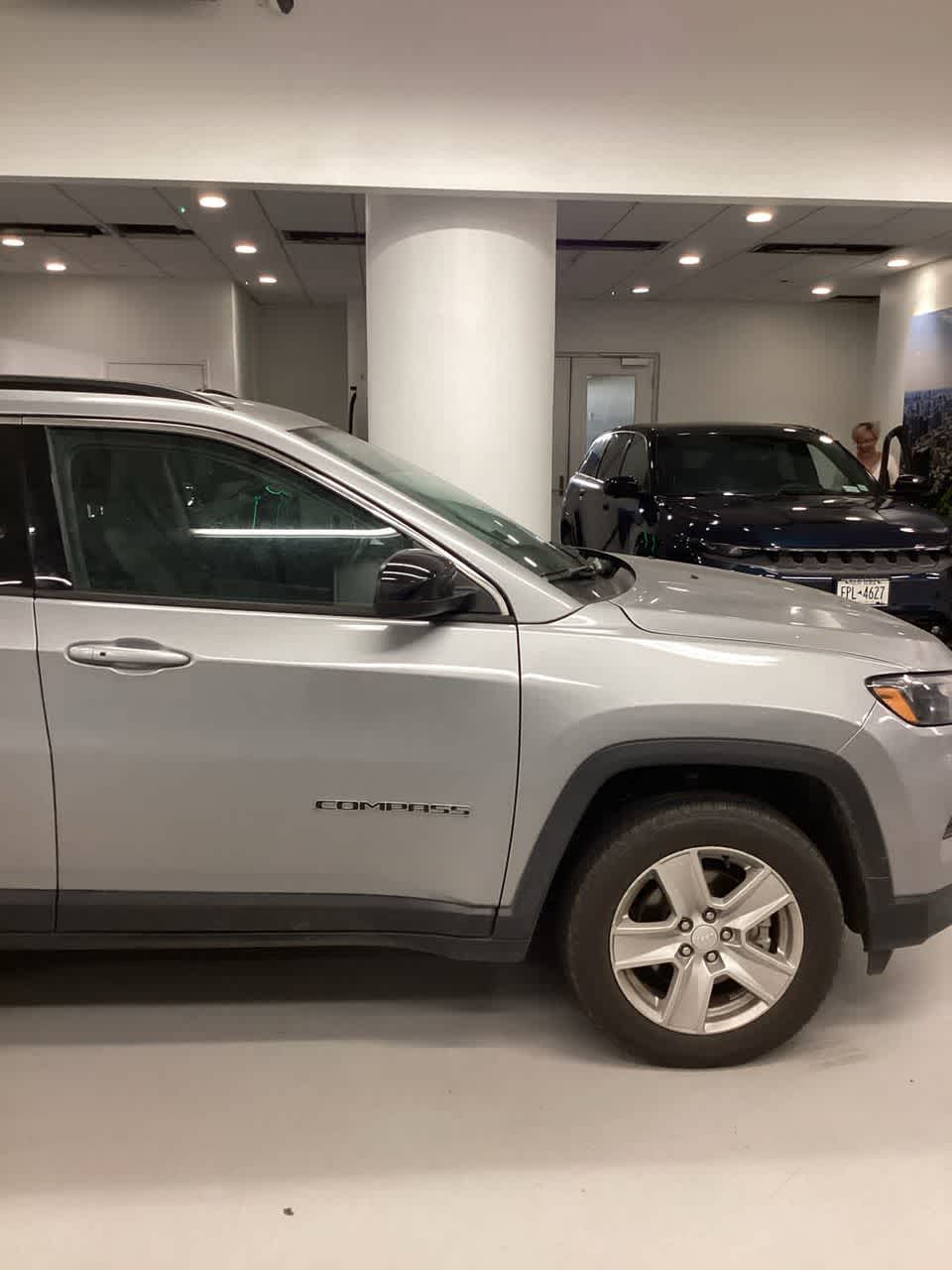 2022 Jeep Compass Latitude photo 2