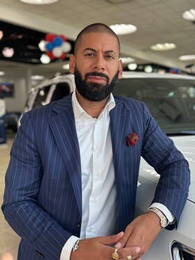Staff member Jorge Pena from ID_59b325342370