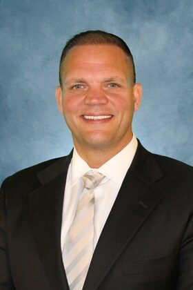 Staff member Brian Dennis from ID_59b325342370