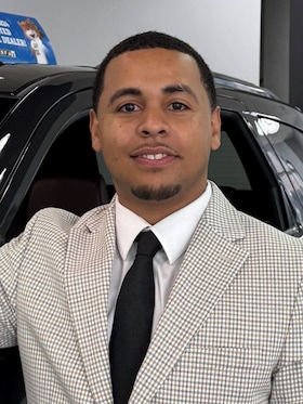 Staff member Jeffery De Leon from ID_9ca82455f67b