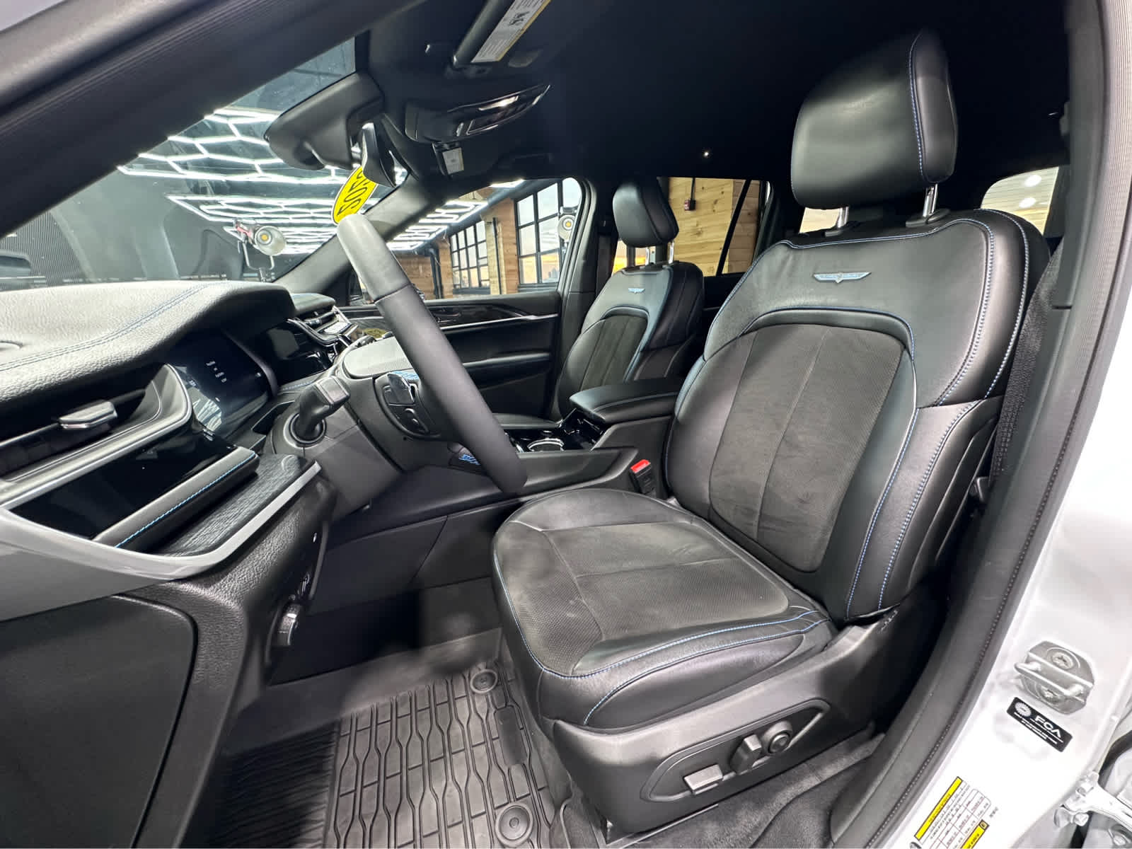 2023 Jeep Grand Cherokee Trailhawk 4xe - Photo 19