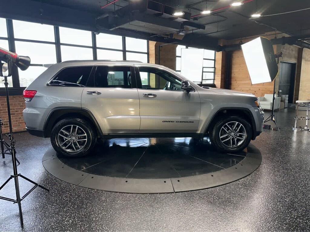Used 2017 Jeep Grand Cherokee Limited 4x4