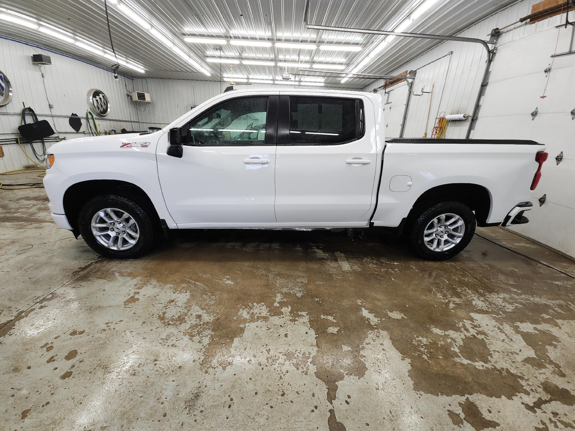 Used 2022 Chevrolet Silverado 1500 RST with VIN 1GCUDEED1NZ575080 for sale in Staples, Minnesota