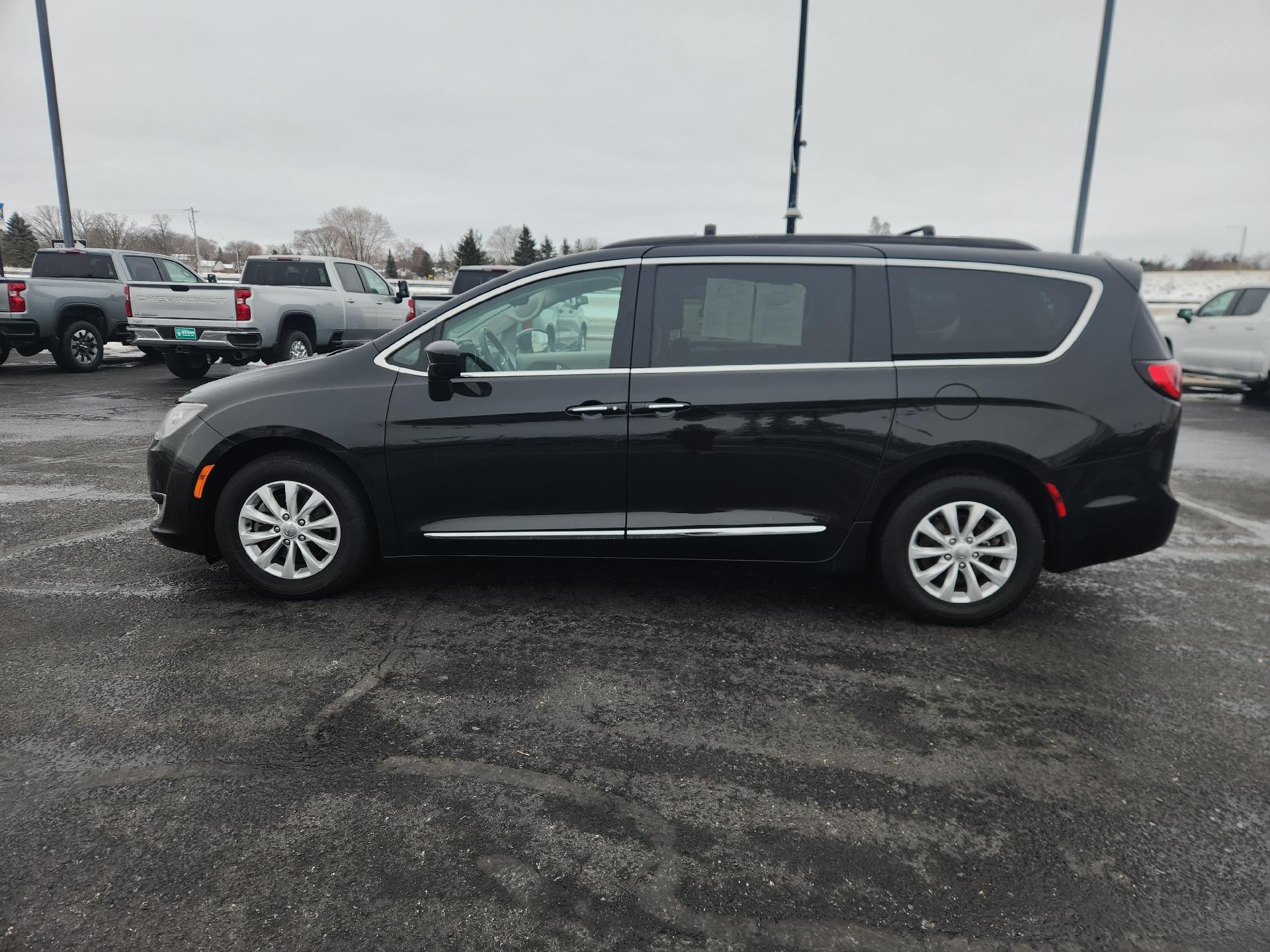 Used 2017 Chrysler Pacifica Touring-L with VIN 2C4RC1BG7HR763598 for sale in Staples, Minnesota