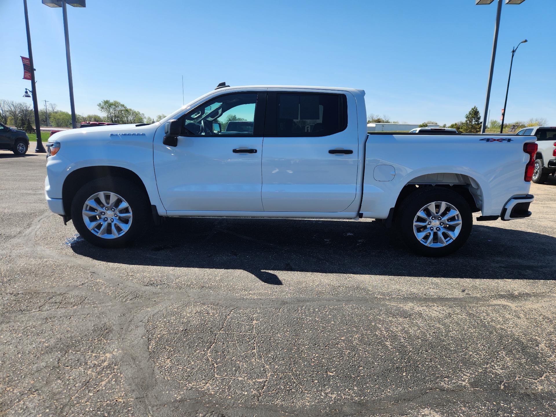 Used 2022 Chevrolet Silverado 1500 Custom with VIN 1GCPDBEK2NZ537383 for sale in Staples, Minnesota