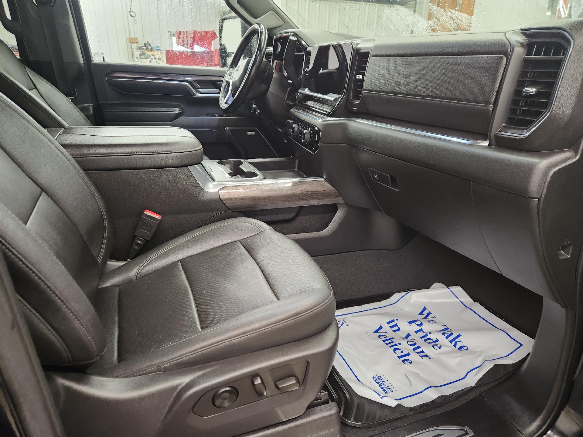 2024 Chevrolet Silverado 3500HD LTZ - Photo 23