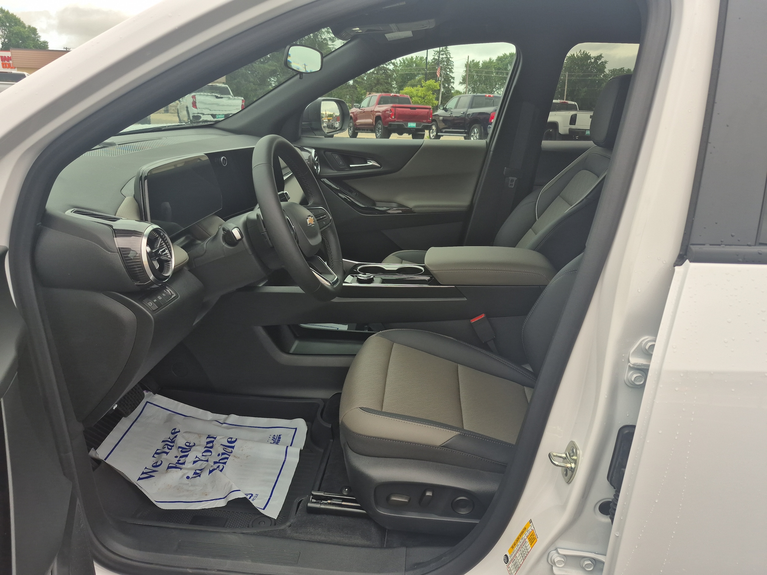 2027 Chevrolet Equinox LT - Photo 13