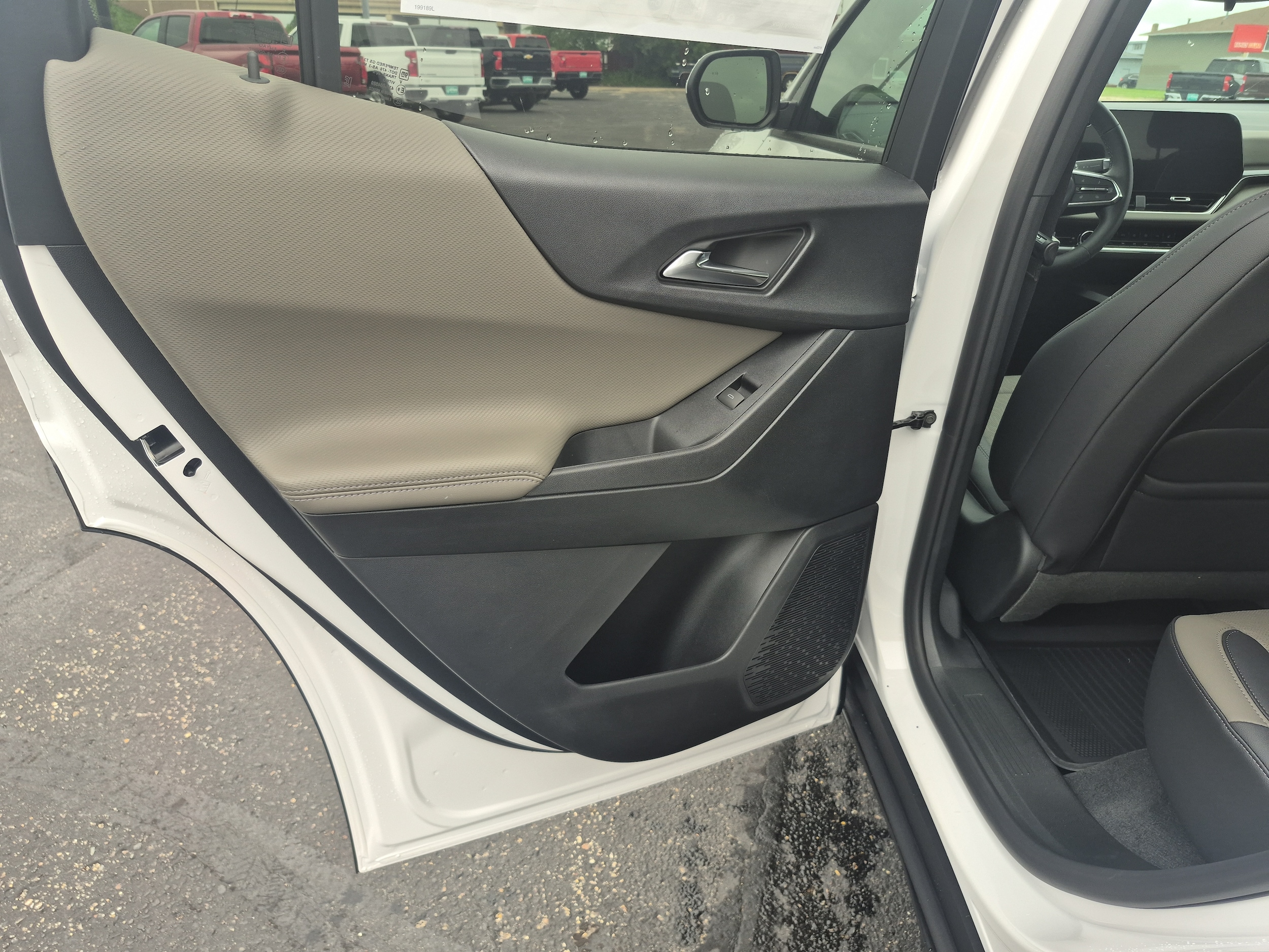 2027 Chevrolet Equinox LT - Photo 17