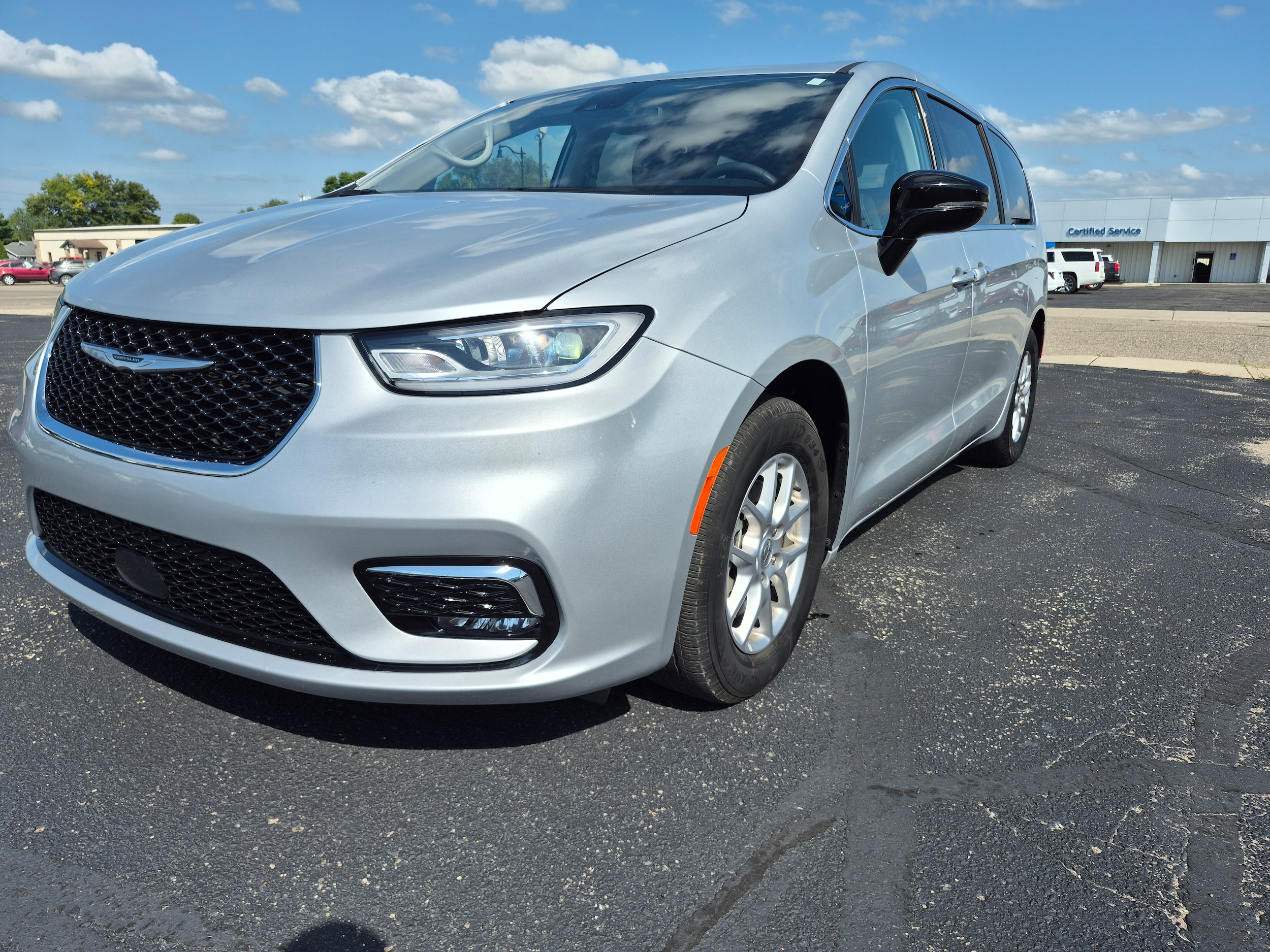 Silver 2024 Chrysler Pacifica Minivan Front-Wheel Drive Automatic