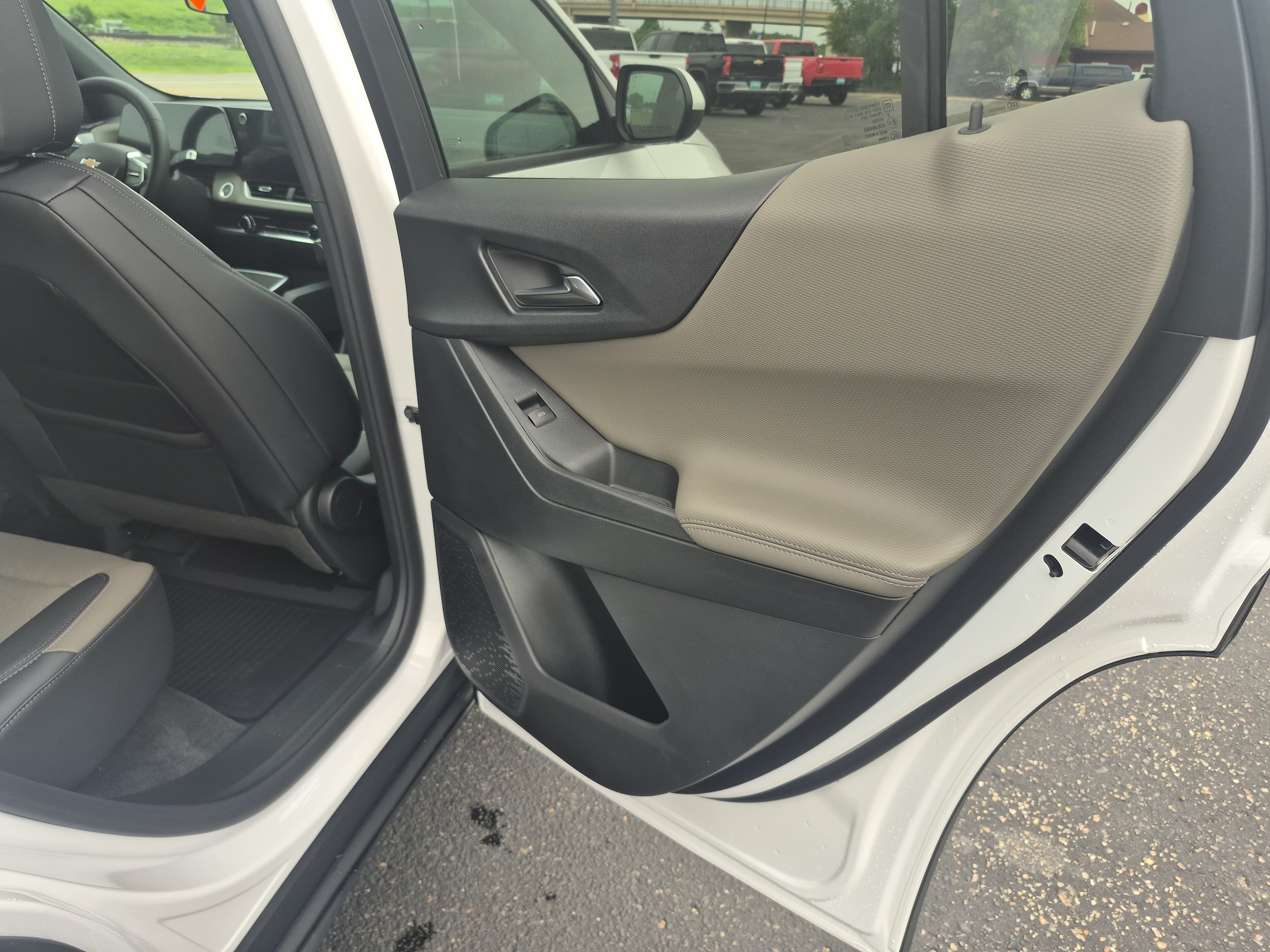 2027 Chevrolet Equinox LT - Photo 21