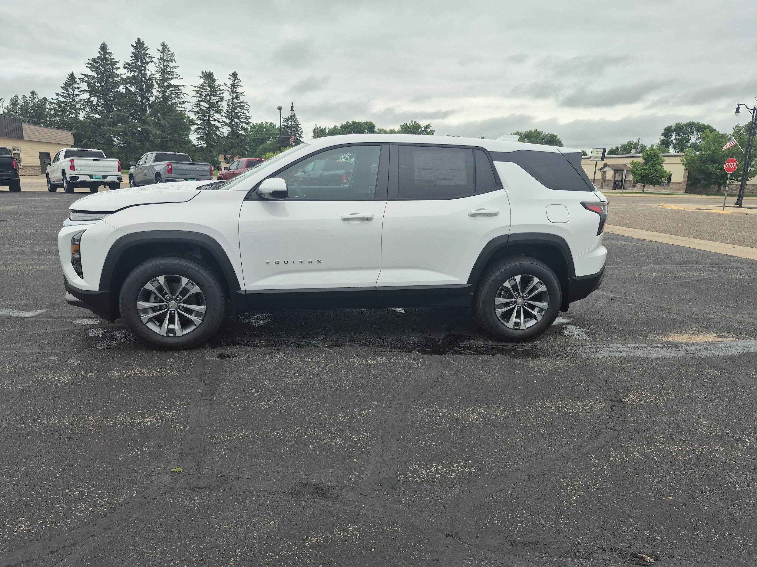 2027 Chevrolet Equinox LT - Photo 8