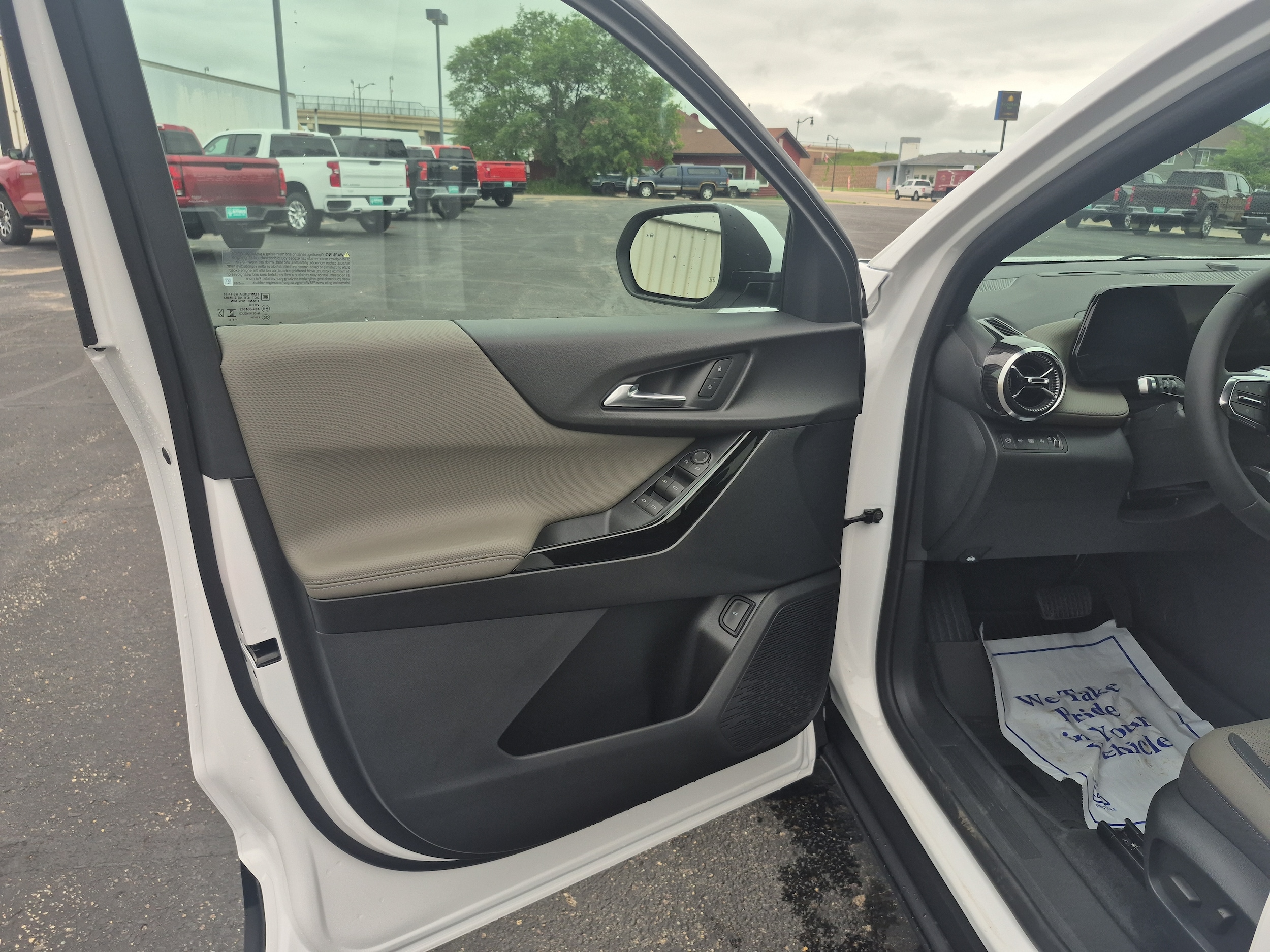 2027 Chevrolet Equinox LT - Photo 12