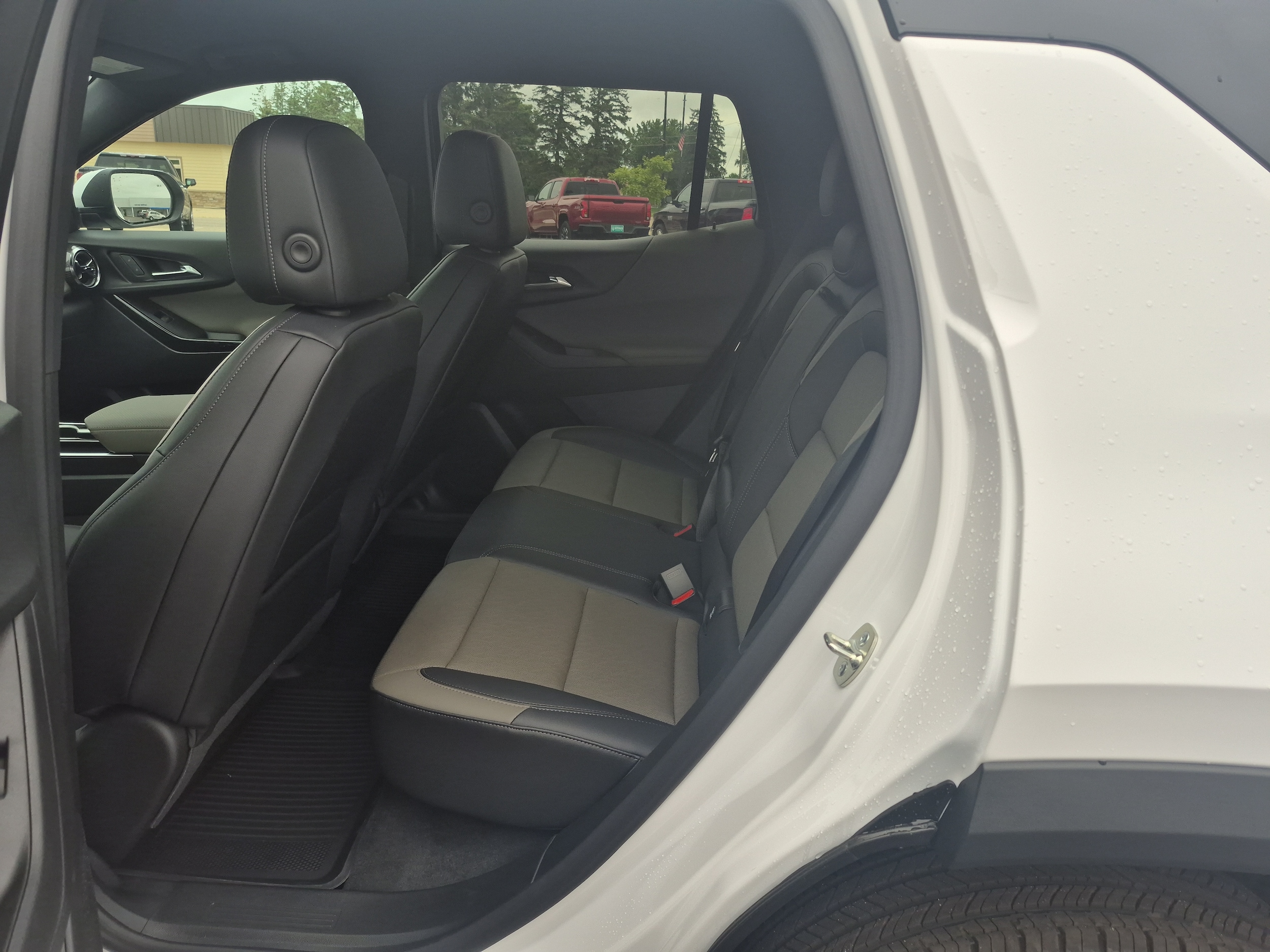 2027 Chevrolet Equinox LT - Photo 18